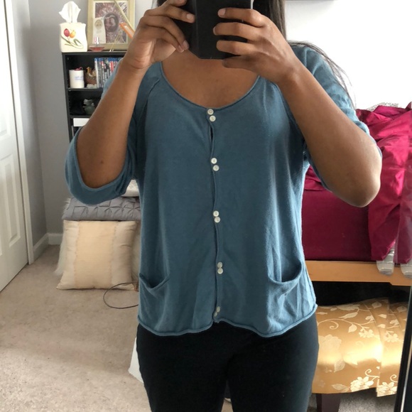 🦋 BEAUTIFUL BLUE CAMISOLE TOP WITH BUTTONS - Picture 2 of 2